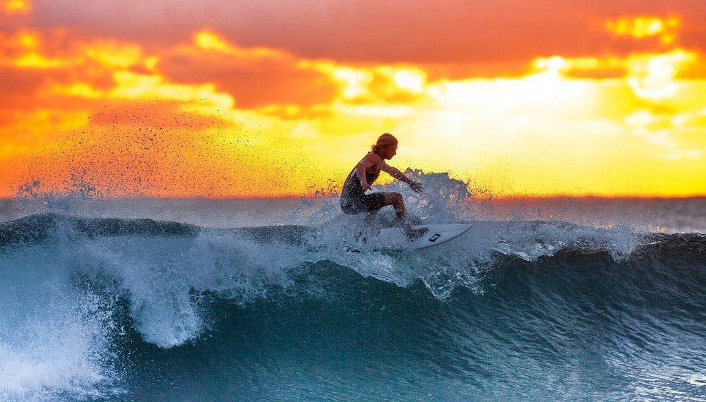 Surfer sur la vague - Français Authentique